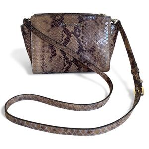 🎄 Michael Kors Snakeskin Embossed Crossbody Bag – EUC Glam Chic